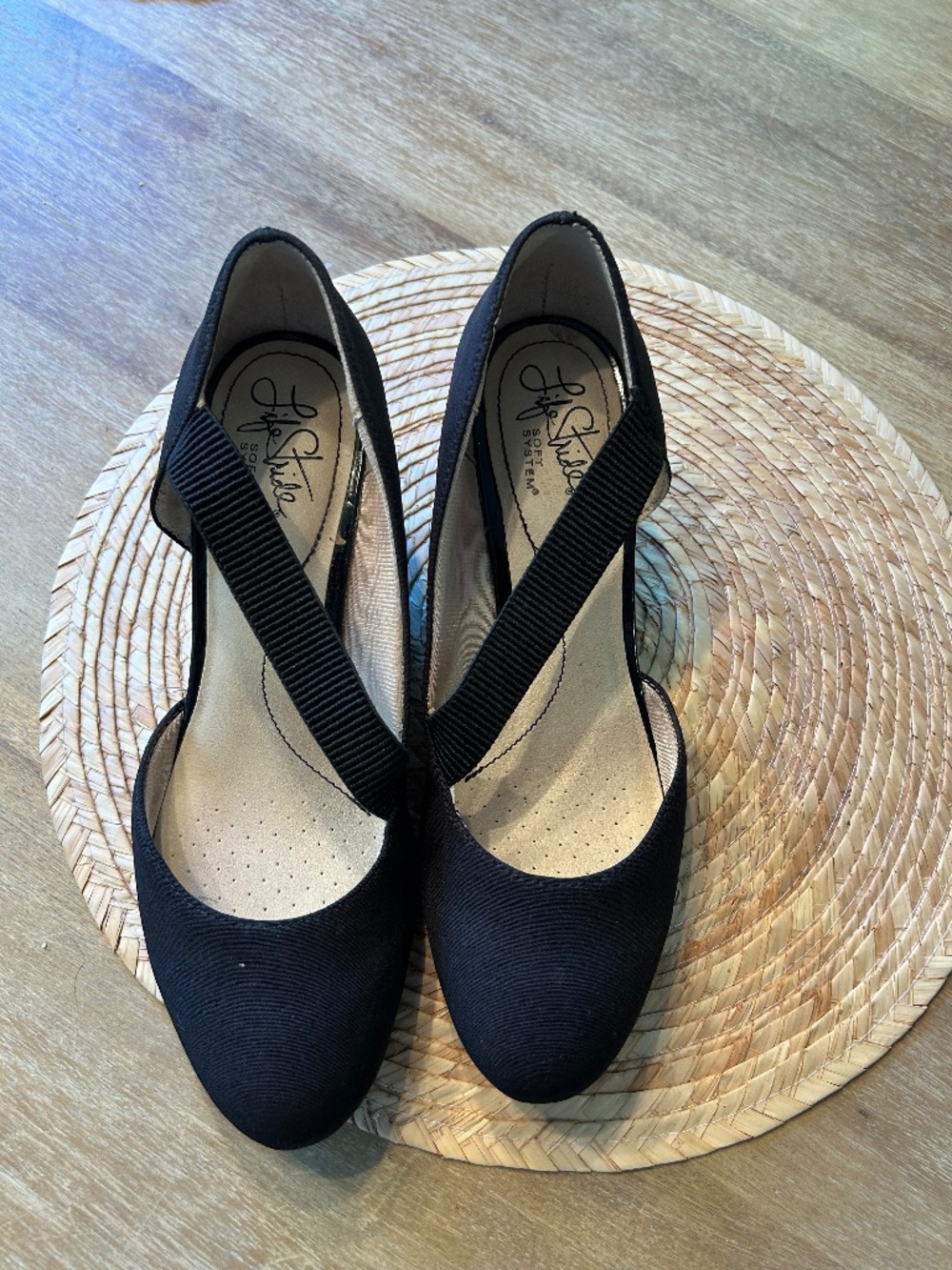 LIFESTRIDE WEDGE BLACK SHOE WITH SOFT SYSTEM INSOLE - SIZE 7.5